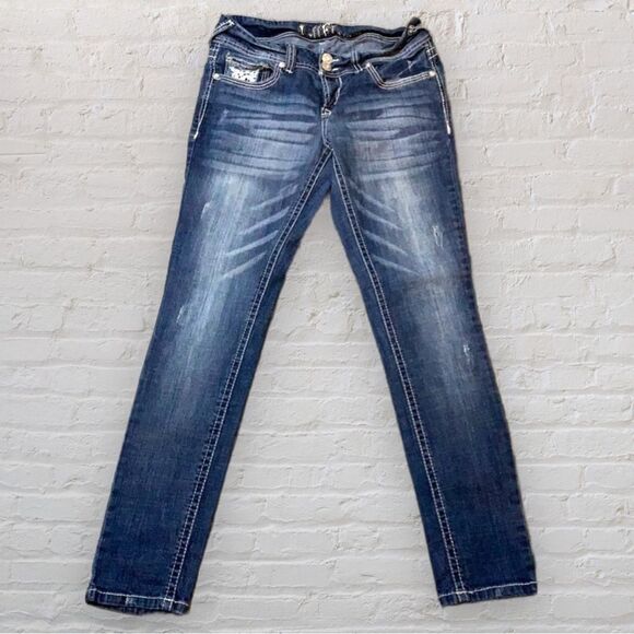 WALLFLOWER jeans size 7 two front buttons low rise crocheted embellished - Picture 1 of 14